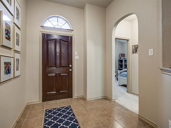 2nd image of 3229 Buckthorn Ln