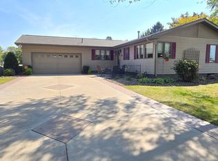 277 3rd St SW, Blooming Prairie, MN 55917