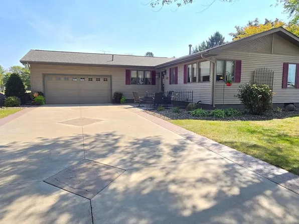 277 3rd St SW, Blooming Prairie, MN 55917