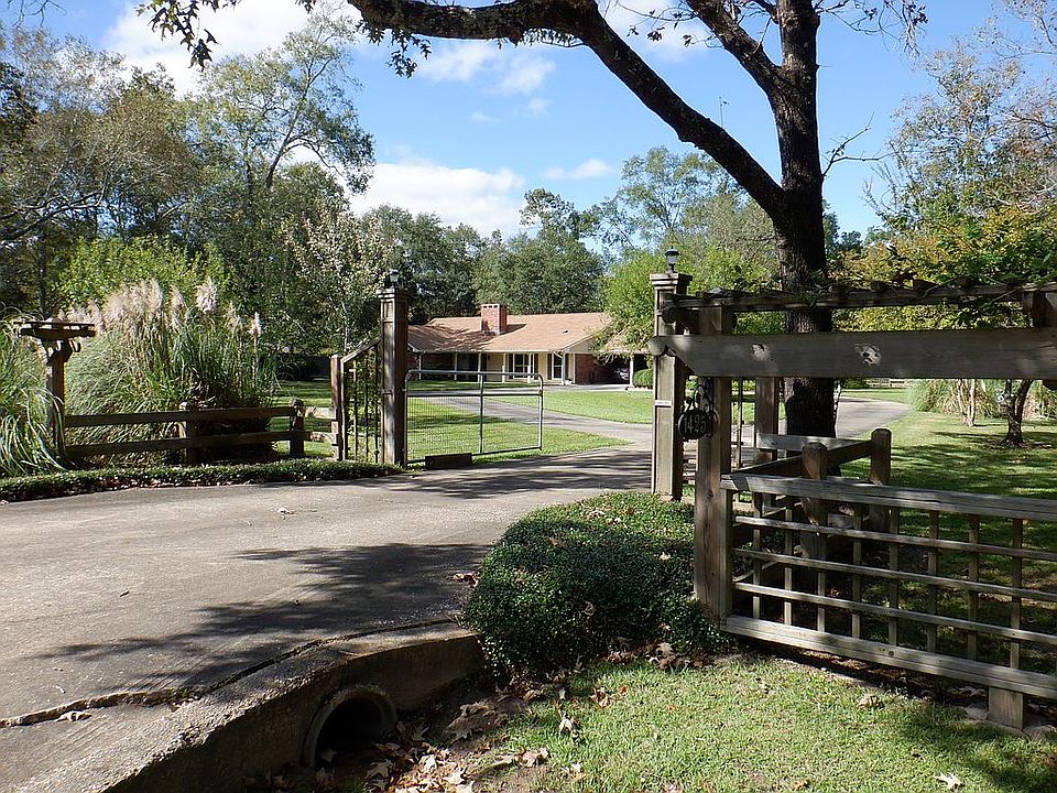 1st image of 1425 Countrywood Cir