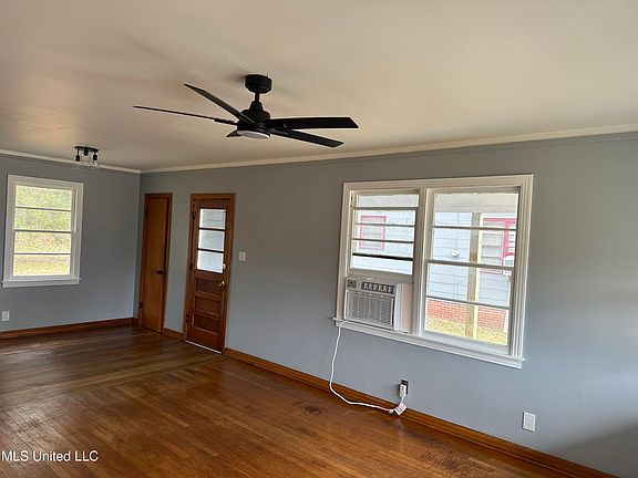 2nd image of 2152 2nd St