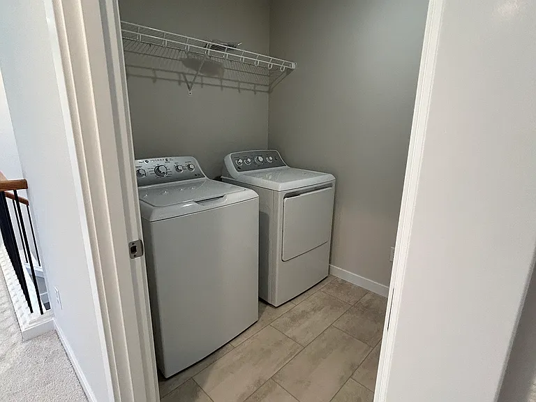 Laundry room (washer / dryer Included)