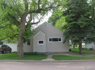 311 W Farmer Ave, Howard, SD 57349
