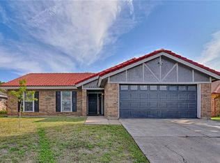 221 Lemon Dr, Arlington, TX 76018