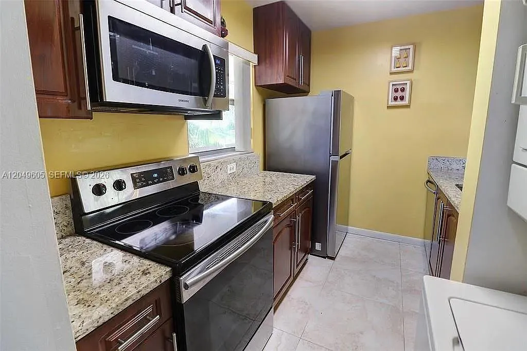 Country Gardens Condo — Photo 1