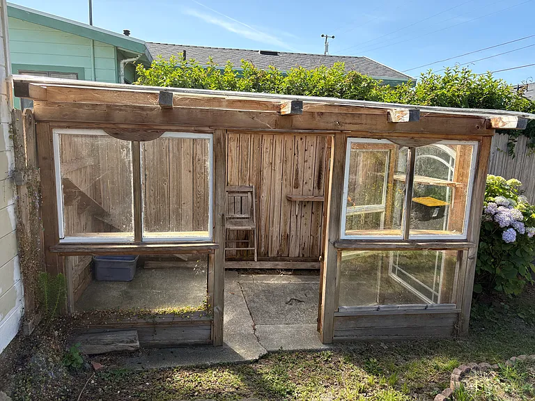 Greenhouse/exterior sunroom