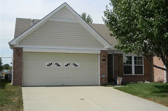 7372 Lattice Dr photo 1