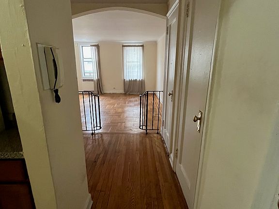 4th image of 580 E 17th St APT 1E