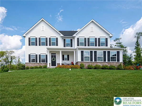 3055 Hawk Valley Ct, Center Valley, PA 18034