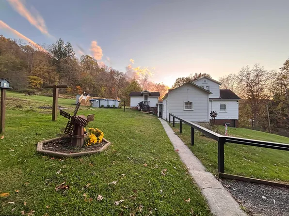 21 Wilson St N, Belington, WV 26250