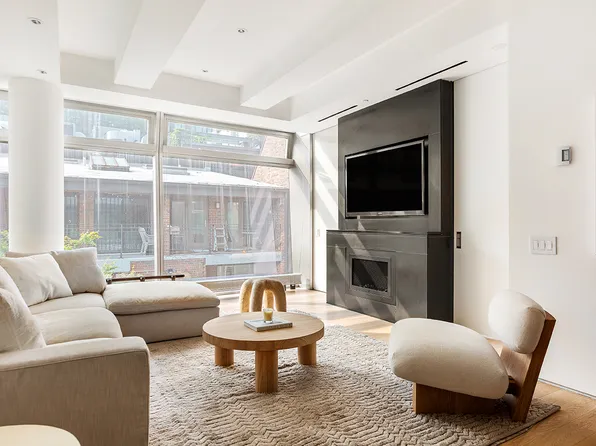 166 Perry Street image 1 of 13