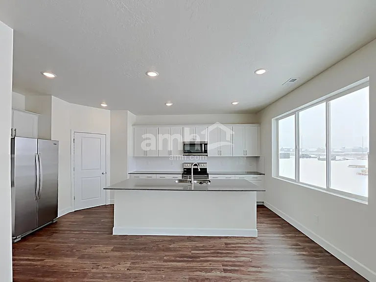 2388 E Frontier St — Photo 4