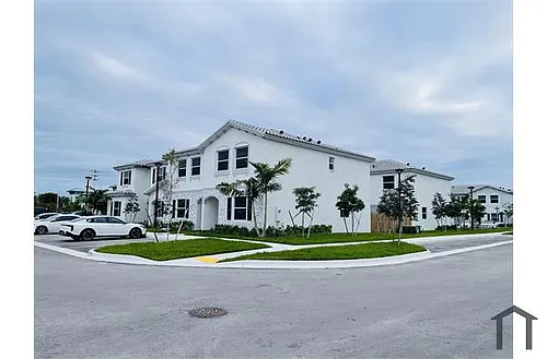 1163 SE Palm Ter Photo 1