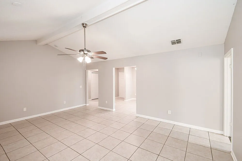 3 bed, 2.0 bath, 1206 sqft, $1,720 — Photo 4