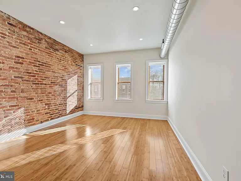 412 E Lanvale St — Photo 24
