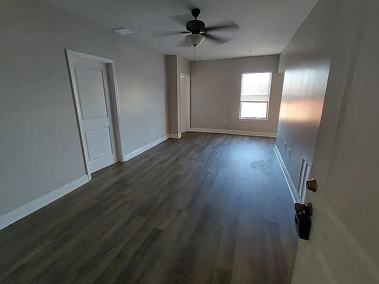 80 N Central Ave — Photo 4