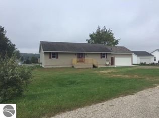 1053 Essex Dr, Weidman, MI 48893