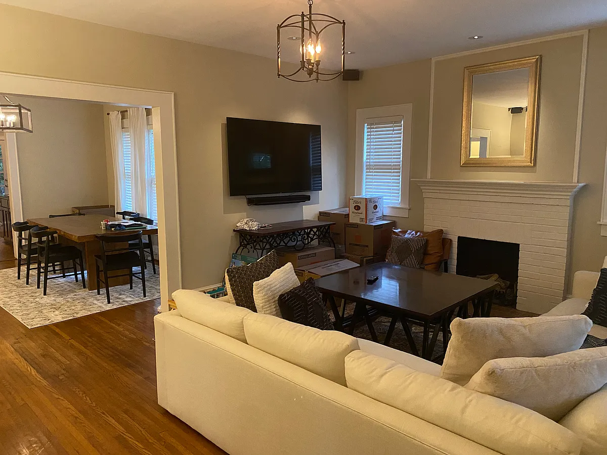Living space - 2513 E 5th St