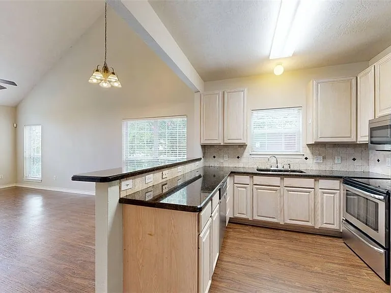 1604 Park Pl — Photo 7