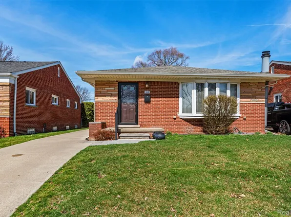 318 Park Dr, Clawson, MI 48017