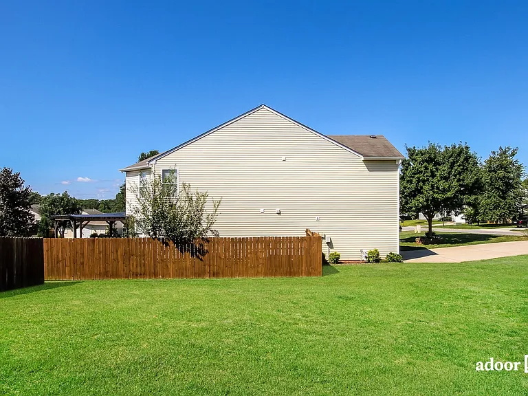 125 Valencia Ln — Photo 15