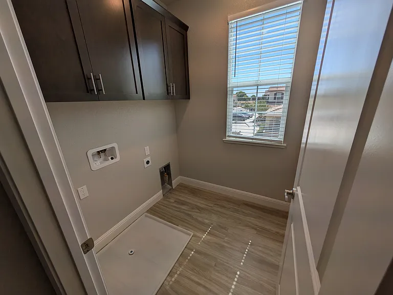 953 Posey St — Photo 12