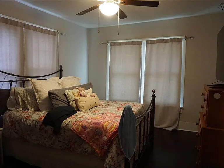 2130 Avenue J — Photo 11
