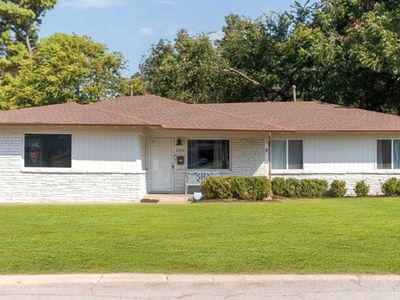 2241 Ashley Dr, The Village, OK, 73120