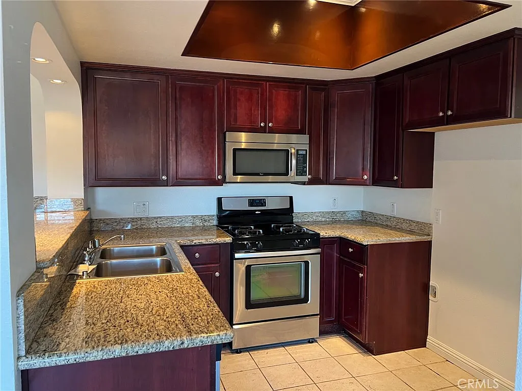 2 bed, 841 sqft, $2,495 — Photo 2