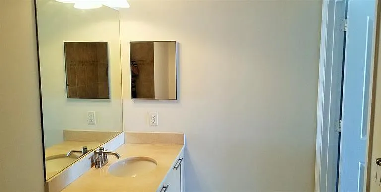 511 SE 5th Ave #607 — Photo 10