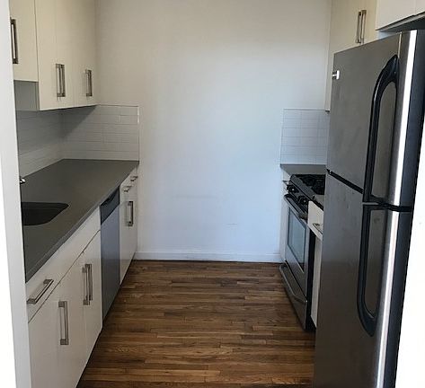 5th image of 3217 Irwin Ave #7K
