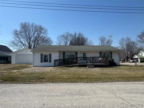 402 S Center St, Clarence, MO 63437