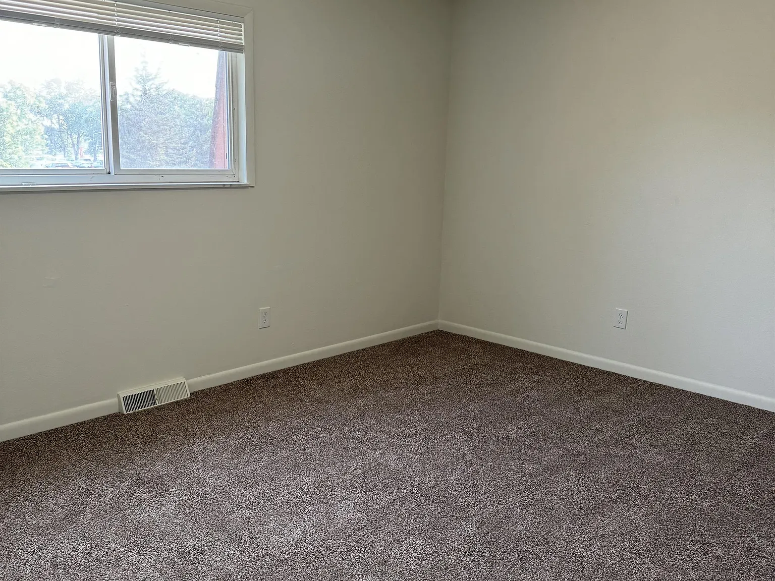 2423 West 27th Street - C — Photo 4