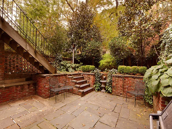 323 West 19th Street image 1 of 12