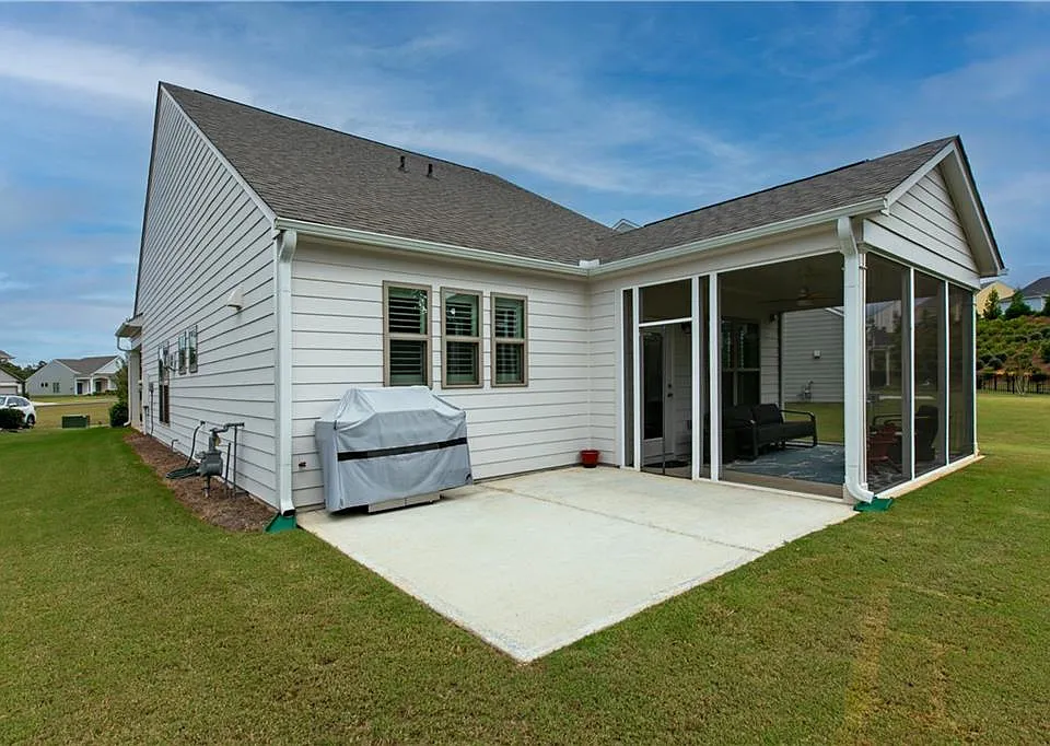 5687 Villa Crest Dr