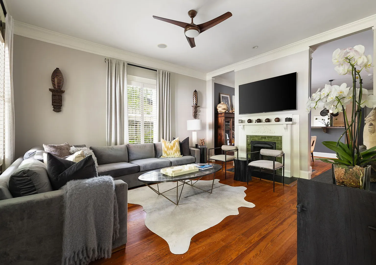 Updated and professionally decorated 1920's bungalow — Photo 4