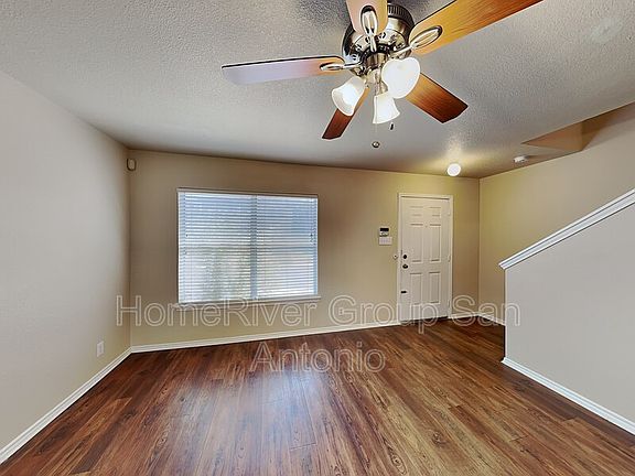 4th image of 38 Caswell Cir