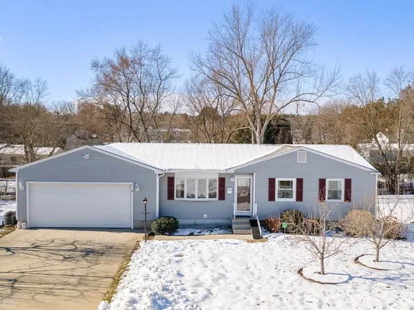 91 Knollwood Cir, Holyoke, MA 01040