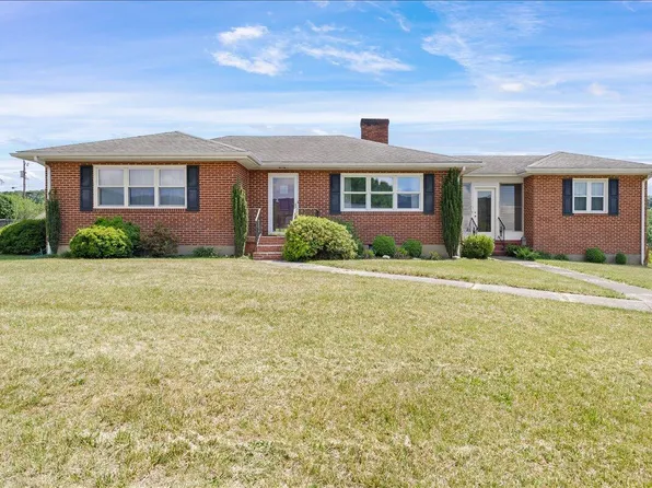 2605 Pinecrest Dr, Vinton, VA 24179