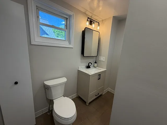 282 Melrose St — Photo 10