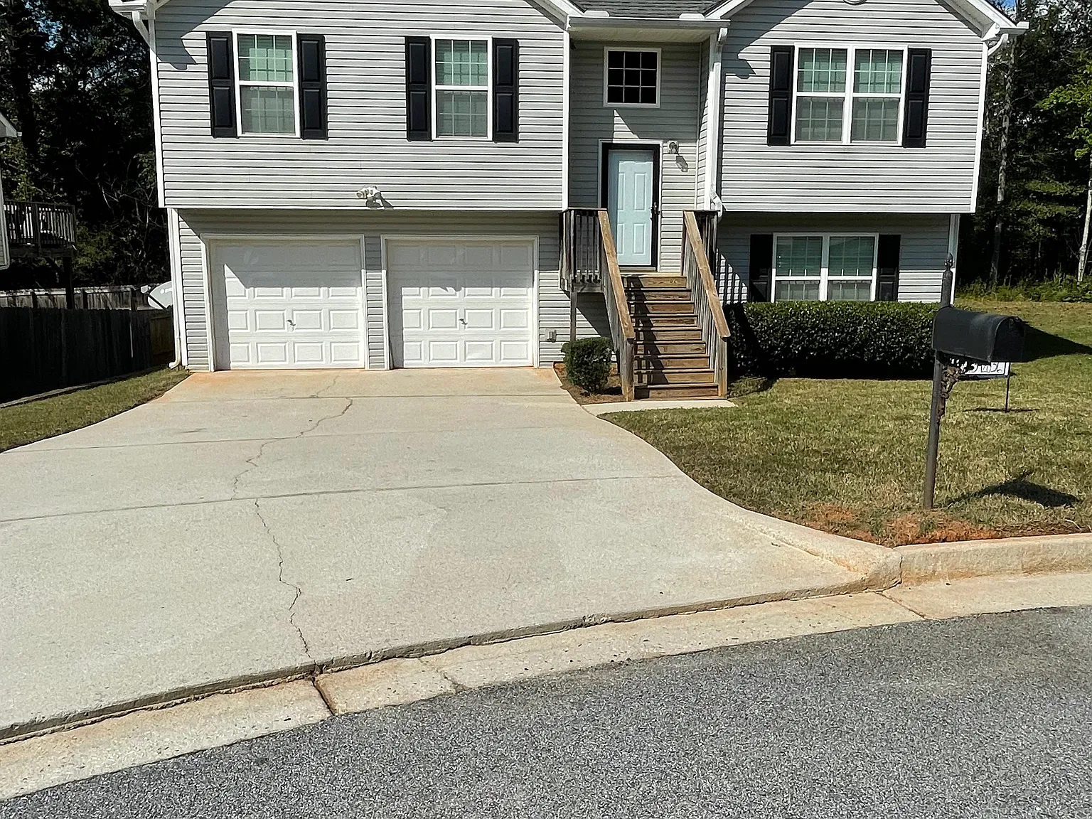 4 bed, 2.5 bath, 1522 sqft, $2,400 — Photo 1