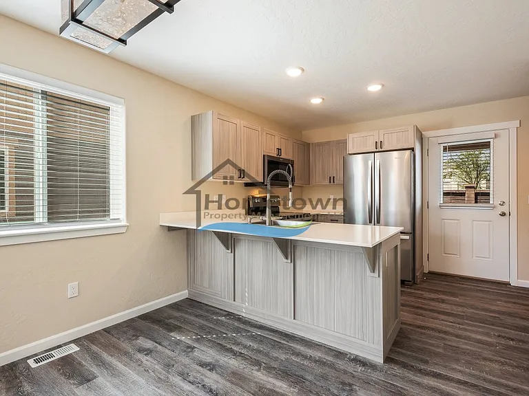 705 E Alaina Ave — Photo 9