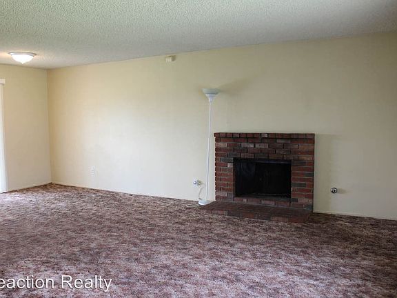 5th image of 16053 Hawthorne Ave