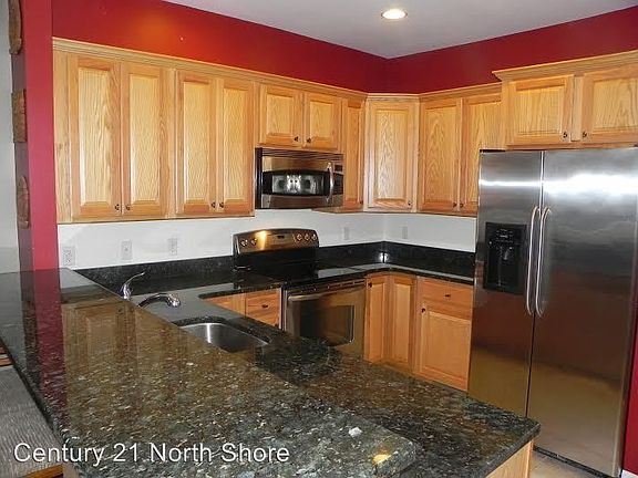 2nd image of 22 Broadmoor Ln