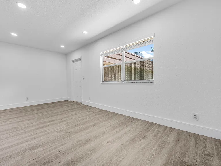 154 Seville Ln #G — Photo 11