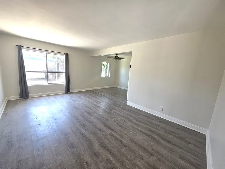1013 S Tamarack Dr #3 — Photo 3