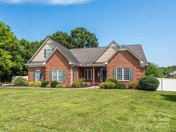 850 Meadow Dr, Oakboro, NC 28129