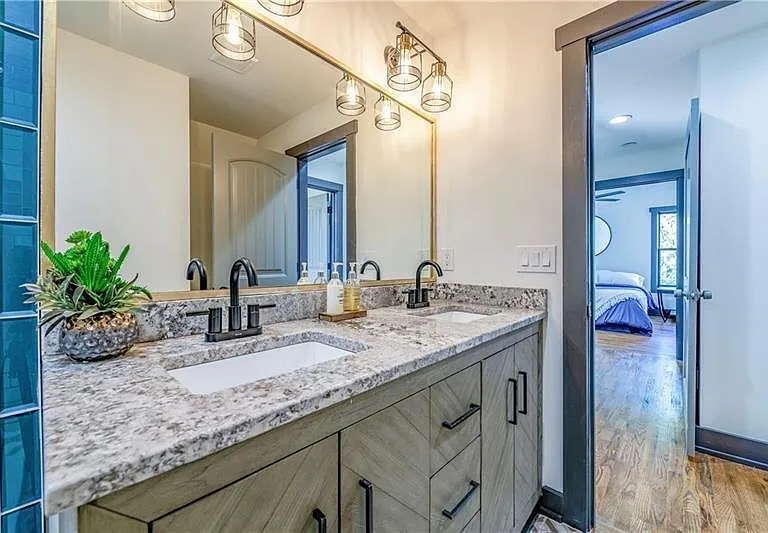 767 Terry St SE #B — Photo 18