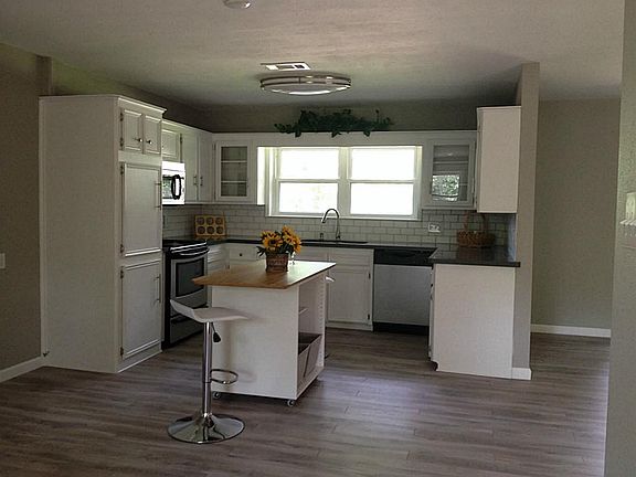 5th image of 540 N Royale Greens Dr