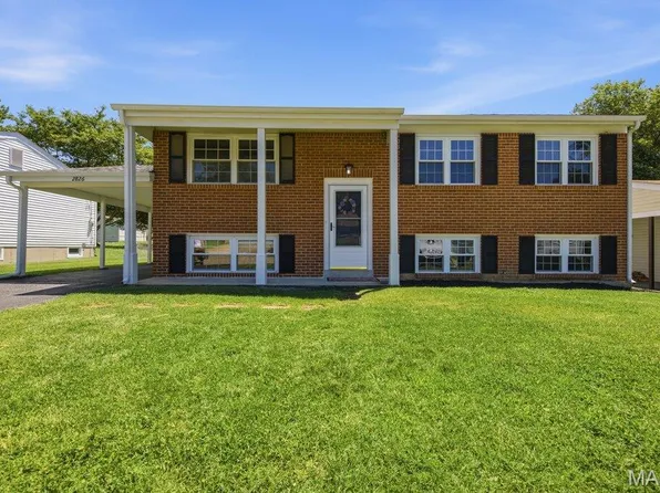 2826 Cherry Point Ln, Maryland Heights, MO 63043